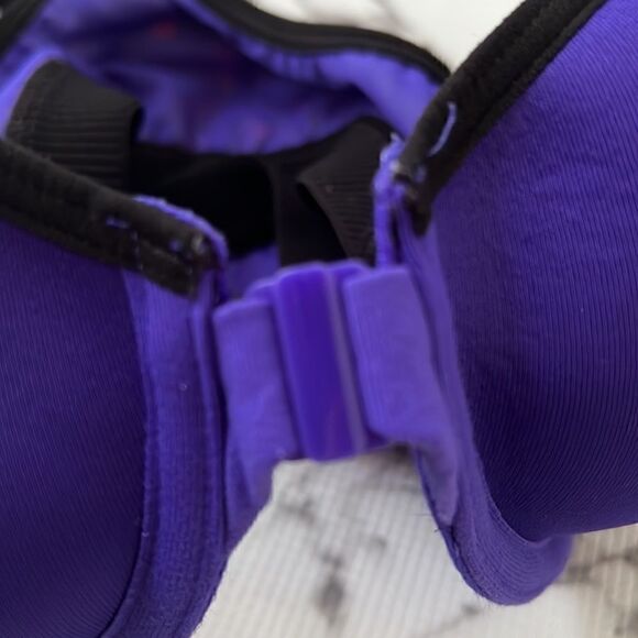 Victoria’s Secret Geometric Pattern Front Zip Sport Bra Size 32C - Picture 7 of 13